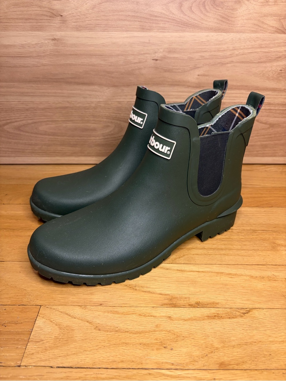Barbour Wilton Wellingtons in Olive - Size 8